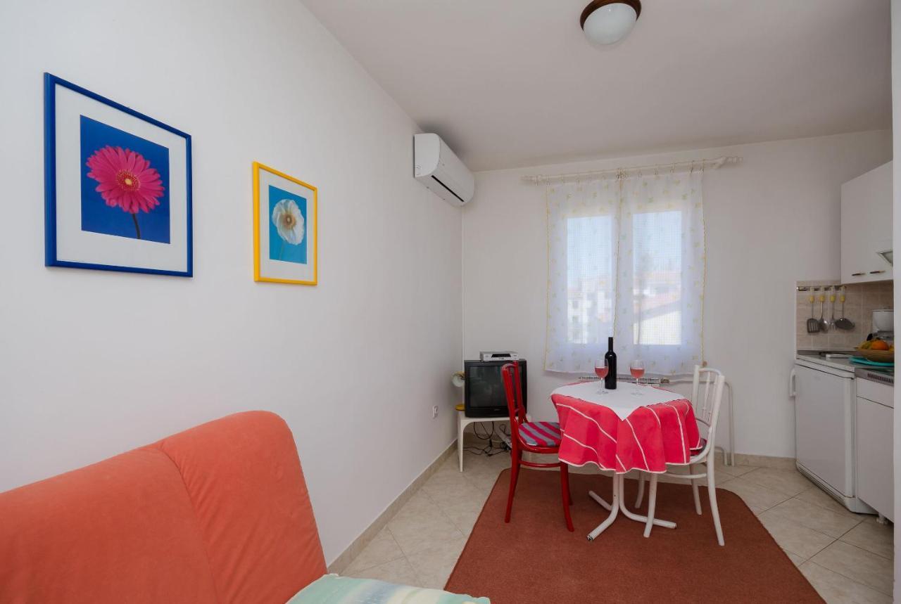 Apartments Milan โปเรช ภายนอก รูปภาพ