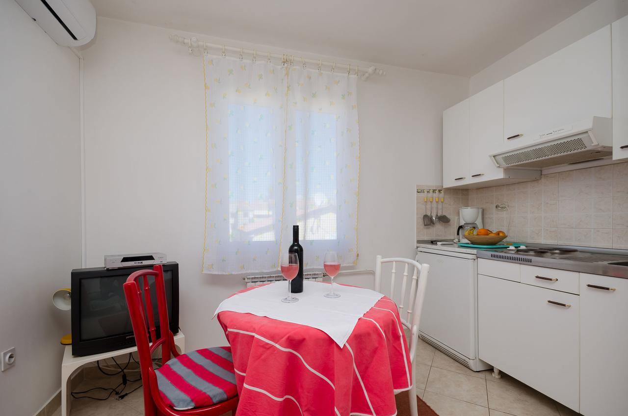 Apartments Milan โปเรช ภายนอก รูปภาพ